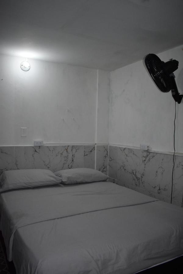 Esmed Hostel Medellín Esterno foto