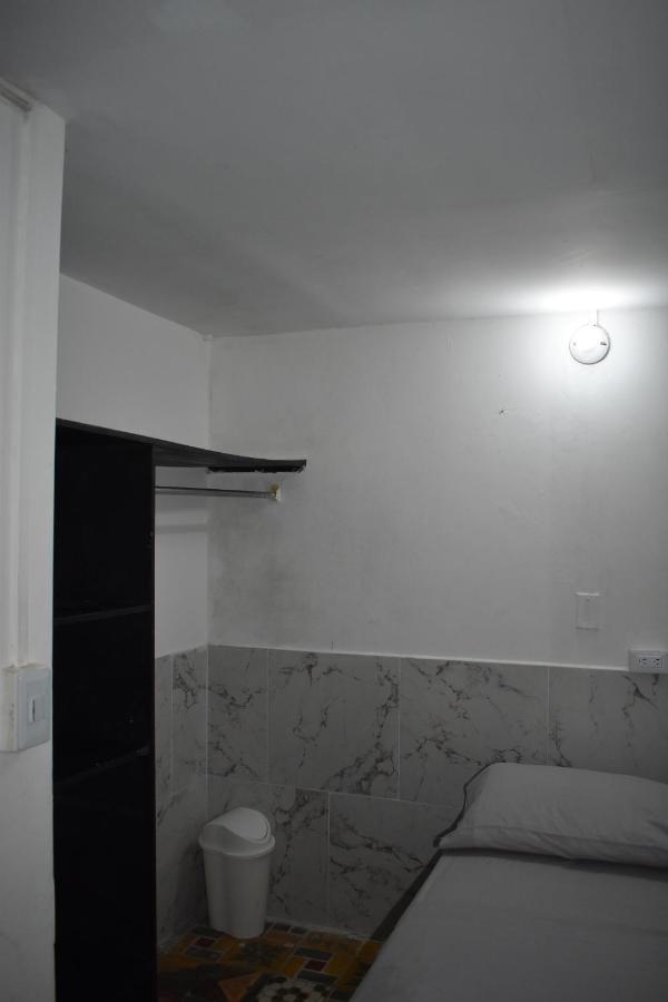 Esmed Hostel Medellín Esterno foto