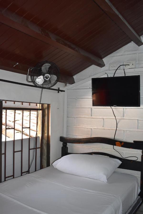 Esmed Hostel Medellín Esterno foto