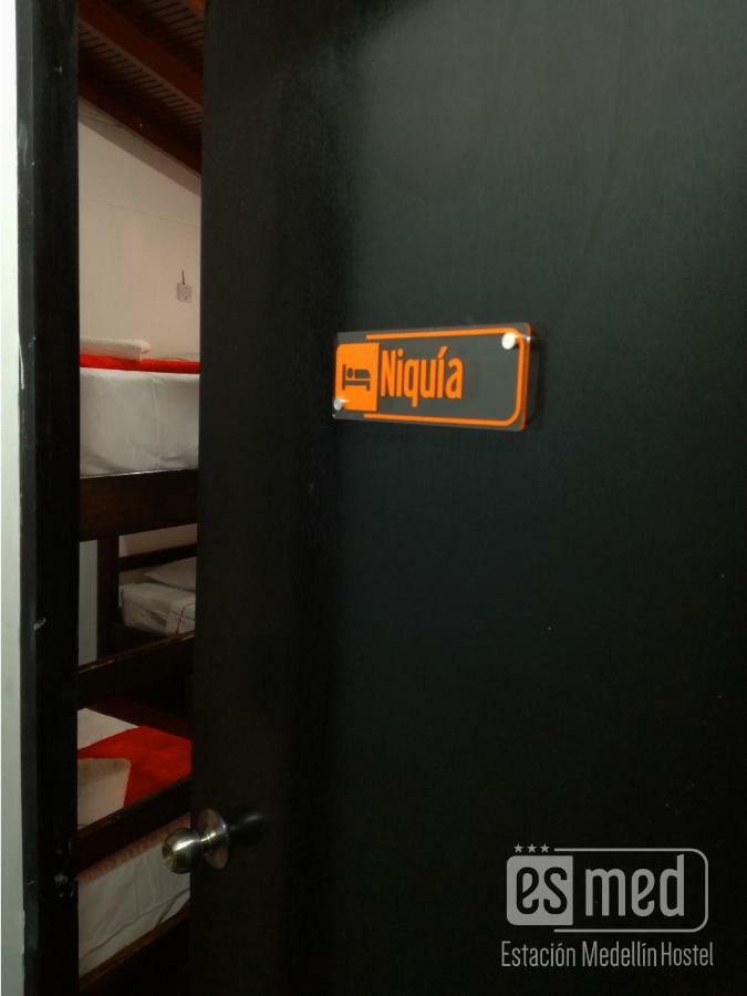 Esmed Hostel Medellín Esterno foto